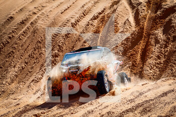 2022-01-06 - 356 Marti Merce (spa), Llobera Margot (and), FN Speed Team, Can-Am Maverick X3, T3 FIA, W2RC, action during the Stage 5 of the Dakar Rally 2022 around Riyadh, on January 6th 2022 in Riyadh, Saudi Arabia - STAGE 5 OF THE DAKAR RALLY 2022 - RALLY - MOTORS