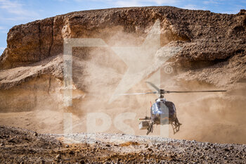 2022-01-07 - Helicopter during the Stage 6 of the Dakar Rally 2022 around Riyadh, on January 7th 2022 in Riyadh, Saudi Arabia - STAGE 6 OF THE DAKAR RALLY 2022 AROUND RIYADH - RALLY - MOTORS