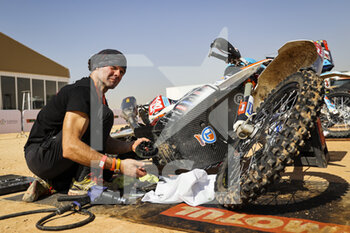 2022-01-08 - Gaits David (fra), Happyness Racing JBS Moto, KTM 450 Rally, Moto, Original by Motul, portrait during the Rest Day of the Dakar Rally 2022 on January 8th 2022 in Riyadh, Saudi Arabia - REST DAY OF THE DAKAR RALLY 2022 - RALLY - MOTORS