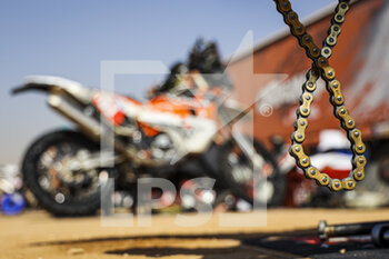 2022-01-08 - Chain during the Rest Day of the Dakar Rally 2022 on January 8th 2022 in Riyadh, Saudi Arabia - REST DAY OF THE DAKAR RALLY 2022 - RALLY - MOTORS