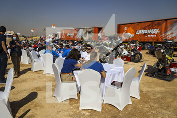2022-01-08 - Ambiance, Barbecue Motul during the Rest Day of the Dakar Rally 2022 on January 8th 2022 in Riyadh, Saudi Arabia - REST DAY OF THE DAKAR RALLY 2022 - RALLY - MOTORS
