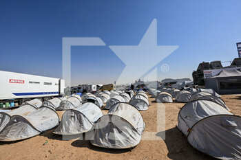 2022-01-08 - Tents in the bivouac during the Rest Day of the Dakar Rally 2022 on January 8th 2022 in Riyadh, Saudi Arabia - REST DAY OF THE DAKAR RALLY 2022 - RALLY - MOTORS
