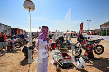 2022-01-08 - Originals by Motul bivouac atmosphere during the Rest Day of the Dakar Rally 2022 on January 8th 2022 in Riyadh, Saudi Arabia - REST DAY OF THE DAKAR RALLY 2022 - RALLY - MOTORS