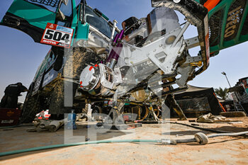 2022-01-08 - Petronas Team de Rooy Iveco, Iveco Powerstar, T5 FIA Camion, bivouac atmosphere during the Rest Day of the Dakar Rally 2022 on January 8th 2022 in Riyadh, Saudi Arabia - REST DAY OF THE DAKAR RALLY 2022 - RALLY - MOTORS