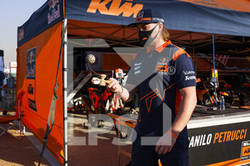 2022-01-08 - Price Toby (aus), Red Bull KTM Factory Racing, KTM 450 Rally Factory Replica, Moto, W2RC, portrait during the Rest Day of the Dakar Rally 2022 on January 8th 2022 in Riyadh, Saudi Arabia - REST DAY OF THE DAKAR RALLY 2022 - RALLY - MOTORS