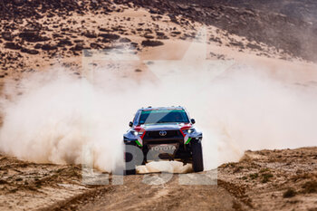 2022-01-09 - 205 Al Rajhi Yazeed (sau), Orr Michael (gbr), Overdrive Toyota, Toyota Hilux Overdrive, Auto FIA T1/T2, W2RC, action during the Stage 7 of the Dakar Rally 2022 between Riyadh and Al Dawadimi, on January 9th 2022 in Al Dawadimi, Saudi Arabia - STAGE 7 OF THE DAKAR RALLY 2022 BETWEEN RIYADH AND AL DAWADIMI - RALLY - MOTORS
