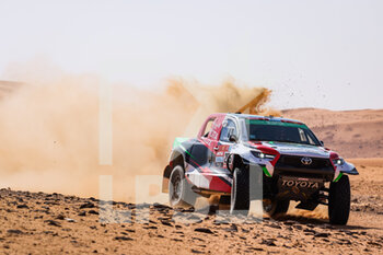 2022-01-09 - 205 Al Rajhi Yazeed (sau), Orr Michael (gbr), Overdrive Toyota, Toyota Hilux Overdrive, Auto FIA T1/T2, W2RC, action during the Stage 7 of the Dakar Rally 2022 between Riyadh and Al Dawadimi, on January 9th 2022 in Al Dawadimi, Saudi Arabia - STAGE 7 OF THE DAKAR RALLY 2022 BETWEEN RIYADH AND AL DAWADIMI - RALLY - MOTORS