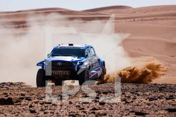 2022-01-09 - 217 Ten Brinke Bernhard (nld), Delaunay Sébastien (fra), Overdrive Toyota, Toyota Hilux Overdrive, Auto FIA T1/T2, W2RC, action during the Stage 7 of the Dakar Rally 2022 between Riyadh and Al Dawadimi, on January 9th 2022 in Al Dawadimi, Saudi Arabia - STAGE 7 OF THE DAKAR RALLY 2022 BETWEEN RIYADH AND AL DAWADIMI - RALLY - MOTORS