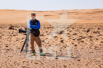 2022-01-09 - ASO TV2 Cameraman during the Stage 7 of the Dakar Rally 2022 between Riyadh and Al Dawadimi, on January 9th 2022 in Al Dawadimi, Saudi Arabia - STAGE 7 OF THE DAKAR RALLY 2022 BETWEEN RIYADH AND AL DAWADIMI - RALLY - MOTORS