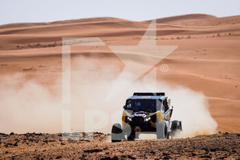 2022-01-09 - 401 Jones Austin (usa), Gugelmin Gustavo (bra), Can-Am Factory South Racing, Can-Am XRS, T4 FIA SSV, W2RC, Motul, action during the Stage 7 of the Dakar Rally 2022 between Riyadh and Al Dawadimi, on January 9th 2022 in Al Dawadimi, Saudi Arabia - STAGE 7 OF THE DAKAR RALLY 2022 BETWEEN RIYADH AND AL DAWADIMI - RALLY - MOTORS
