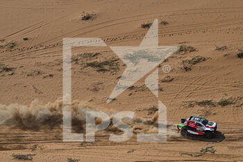 2022-01-08 - 205 Al Rajhi Yazeed (sau), Orr Michael (gbr), Overdrive Toyota, Toyota Hilux Overdrive, Auto FIA T1/T2, W2RC, action during the Stage 7 of the Dakar Rally 2022 between Riyadh and Al Dawadimi, on January 9th 2022 in Al Dawadimi, Saudi Arabia - STAGE 7 OF THE DAKAR RALLY 2022 BETWEEN RIYADH AND AL DAWADIMI - RALLY - MOTORS