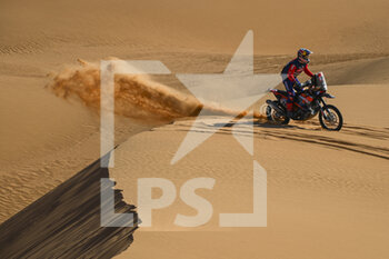 2022-01-10 - 24 Chapelière Camille (fra), Team Baines Rally, KTM 450 Rally Replica, Moto, W2RC, action during the Stage 8 of the Dakar Rally 2022 between Al Dawadimi and Wadi Ad Dawasir, on January 10th 2022 in Wadi Ad Dawasir, Saudi Arabia - STAGE 8 OF THE DAKAR RALLY 2022 BETWEEN AL DAWADIMI AND WADI AD DAWASIR - RALLY - MOTORS