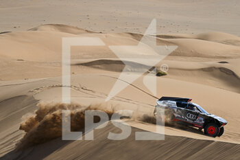 2022-01-10 - 200 Peterhansel Stéphane (fra), Boulanger Edouard (fra), Team Audi Sport, Audi RS Q e-tron, Auto FIA T1/T2, action during the Stage 8 of the Dakar Rally 2022 between Al Dawadimi and Wadi Ad Dawasir, on January 10th 2022 in Wadi Ad Dawasir, Saudi Arabia - STAGE 8 OF THE DAKAR RALLY 2022 BETWEEN AL DAWADIMI AND WADI AD DAWASIR - RALLY - MOTORS