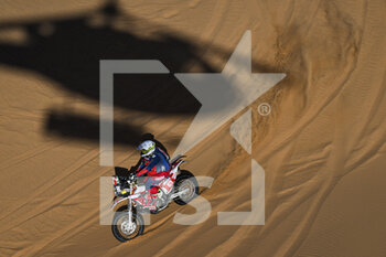 2022-01-10 - 63 Saghmeister Gabor (srb), Saghmeister Team, KTM 450 Rally Replica, Moto, W2RC, Original by Motul, action during the Stage 8 of the Dakar Rally 2022 between Al Dawadimi and Wadi Ad Dawasir, on January 10th 2022 in Wadi Ad Dawasir, Saudi Arabia - STAGE 8 OF THE DAKAR RALLY 2022 BETWEEN AL DAWADIMI AND WADI AD DAWASIR - RALLY - MOTORS