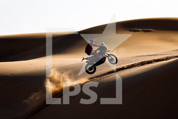 2022-01-11 - 39 Melot Benjamin (fra), Team Esprit KTM, KTM 450 Rally Replica, Moto, W2RC, Original by Motul, action during the Stage 8 of the Dakar Rally 2022 between Al Dawadimi and Wadi Ad Dawasir, on January 10th 2022 in Wadi Ad Dawasir, Saudi Arabia - STAGE 8 OF THE DAKAR RALLY 2022 BETWEEN AL DAWADIMI AND WADI AD DAWASIR - RALLY - MOTORS