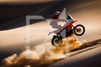 2022-01-11 - 90 Petrucci Danilo (ita), Tech 3 KTM Factory Racing, KTM 450 Rally Factory Replica, Moto, W2RC, action during the Stage 8 of the Dakar Rally 2022 between Al Dawadimi and Wadi Ad Dawasir, on January 10th 2022 in Wadi Ad Dawasir, Saudi Arabia - STAGE 8 OF THE DAKAR RALLY 2022 BETWEEN AL DAWADIMI AND WADI AD DAWASIR - RALLY - MOTORS