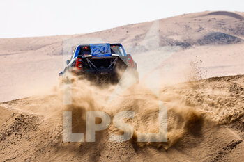 2022-01-11 - 229 Chabot Ronan (fra), Pillot Gilles (fra), Overdrive Toyota, Toyota Hilux Overdrive, Auto FIA T1/T2, action during the Stage 8 of the Dakar Rally 2022 between Al Dawadimi and Wadi Ad Dawasir, on January 10th 2022 in Wadi Ad Dawasir, Saudi Arabia - STAGE 8 OF THE DAKAR RALLY 2022 BETWEEN AL DAWADIMI AND WADI AD DAWASIR - RALLY - MOTORS