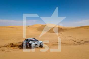 2022-01-11 - 236 Baud Lionel (fra), Garcin Jean-Pierre (fra), Peugeot 3008 DKR, PH Sport Auto FIA T1/T2, W2RC, action during the Stage 8 of the Dakar Rally 2022 between Al Dawadimi and Wadi Ad Dawasir, on January 10th 2022 in Wadi Ad Dawasir, Saudi Arabia - STAGE 8 OF THE DAKAR RALLY 2022 BETWEEN AL DAWADIMI AND WADI AD DAWASIR - RALLY - MOTORS