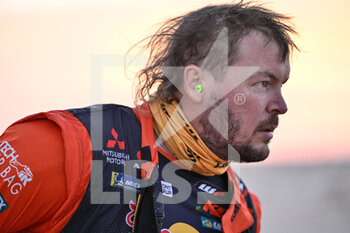 2022-01-11 - Price Toby (aus), Red Bull KTM Factory Racing, KTM 450 Rally Factory Replica, Moto, W2RC, portrait during the Stage 8 of the Dakar Rally 2022 between Al Dawadimi and Wadi Ad Dawasir, on January 10th 2022 in Wadi Ad Dawasir, Saudi Arabia - STAGE 8 OF THE DAKAR RALLY 2022 BETWEEN AL DAWADIMI AND WADI AD DAWASIR - RALLY - MOTORS
