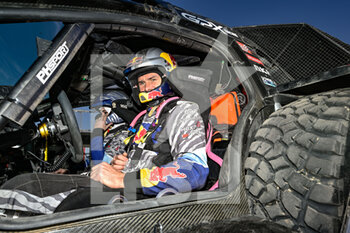 2022-01-11 - 210 Despres Cyril (fra), Perry Taye (zaf), PH Sport, Abu Dhabi Racing, Peugeot 3008 DKR, Auto FIA T1/T2, portrait during the Stage 8 of the Dakar Rally 2022 between Al Dawadimi and Wadi Ad Dawasir, on January 10th 2022 in Wadi Ad Dawasir, Saudi Arabia - STAGE 8 OF THE DAKAR RALLY 2022 BETWEEN AL DAWADIMI AND WADI AD DAWASIR - RALLY - MOTORS
