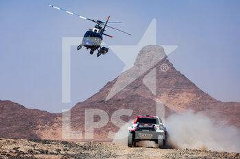 2022-01-11 - 201 Al-Attiyah Nasser (qat), Baumel Batthieu (fra), Toyota Gazoo Racing, Toyota GR DKR Hilux T1+, Auto FIA T1/T2, W2RC, action during the Stage 9 of the Dakar Rally 2022 around Wadi Ad Dawasir, on January 11th 2022 in Wadi Ad Dawasir, Saudi Arabia - STAGE 9 OF THE DAKAR RALLY 2022 AROUND WADI AD DAWASIR - RALLY - MOTORS