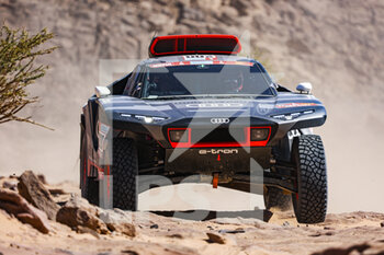 2022-01-11 - 200 Peterhansel Stéphane (fra), Boulanger Edouard (fra), Team Audi Sport, Audi RS Q e-tron, Auto FIA T1/T2, action during the Stage 9 of the Dakar Rally 2022 around Wadi Ad Dawasir, on January 11th 2022 in Wadi Ad Dawasir, Saudi Arabia - STAGE 9 OF THE DAKAR RALLY 2022 AROUND WADI AD DAWASIR - RALLY - MOTORS