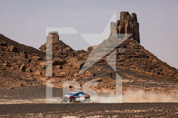 2022-01-11 - 229 Chabot Ronan (fra), Pillot Gilles (fra), Overdrive Toyota, Toyota Hilux Overdrive, Auto FIA T1/T2, action during the Stage 9 of the Dakar Rally 2022 around Wadi Ad Dawasir, on January 11th 2022 in Wadi Ad Dawasir, Saudi Arabia - STAGE 9 OF THE DAKAR RALLY 2022 AROUND WADI AD DAWASIR - RALLY - MOTORS