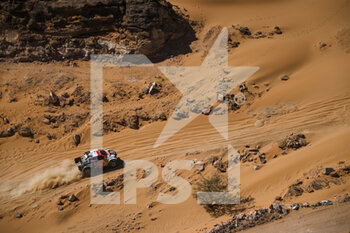 2022-01-11 - 201 Al-Attiyah Nasser (qat), Baumel Batthieu (fra), Toyota Gazoo Racing, Toyota GR DKR Hilux T1+, Auto FIA T1/T2, W2RC, action during the Stage 9 of the Dakar Rally 2022 around Wadi Ad Dawasir, on January 11th 2022 in Wadi Ad Dawasir, Saudi Arabia - STAGE 9 OF THE DAKAR RALLY 2022 AROUND WADI AD DAWASIR - RALLY - MOTORS