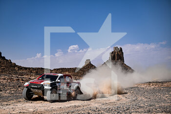 2022-01-11 - 207 De Villiers Giniel (zaf), Murphy Dennis (zaf), Toyota Gazoo Racing, Toyota GR DKR Hilux T1+, Auto FIA T1/T2, action during the Stage 9 of the Dakar Rally 2022 around Wadi Ad Dawasir, on January 11th 2022 in Wadi Ad Dawasir, Saudi Arabia - STAGE 9 OF THE DAKAR RALLY 2022 AROUND WADI AD DAWASIR - RALLY - MOTORS