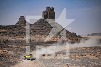 2022-01-11 - 220 during the Stage 9 of the Dakar Rally 2022 around Wadi Ad Dawasir, on January 11th 2022 in Wadi Ad Dawasir, Saudi Arabia - STAGE 9 OF THE DAKAR RALLY 2022 AROUND WADI AD DAWASIR - RALLY - MOTORS