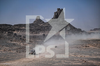 2022-01-11 - 319 Bell Thomas (gbr), Jacomy Bruno (arg), South Racing Middle East, Can-Am Maverick X3, T4 FIA SSV, W2RC, Motul, action during the Stage 9 of the Dakar Rally 2022 around Wadi Ad Dawasir, on January 11th 2022 in Wadi Ad Dawasir, Saudi Arabia - STAGE 9 OF THE DAKAR RALLY 2022 AROUND WADI AD DAWASIR - RALLY - MOTORS