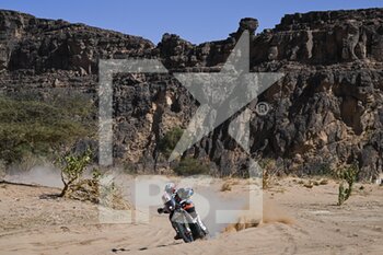 2022-01-12 - 34 Doveze Mathieu (fra), Nomade Racing, KTM 450 Rally Factory Replica, Moto, W2RC, action during the Stage 10 of the Dakar Rally 2022 between Wadi Ad Dawasir and Bisha, on January 12th 2022 in Bisha, Saudi Arabia - STAGE 10 OF THE DAKAR RALLY 2022 BETWEEN WADI AD DAWASIR AND BISHA - RALLY - MOTORS