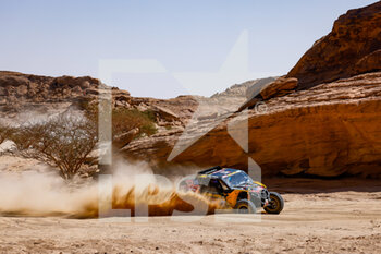 2022-01-12 - 401 Jones Austin (usa), Gugelmin Gustavo (bra), Can-Am Factory South Racing, Can-Am XRS, T4 FIA SSV, W2RC, Motul, action during the Stage 10 of the Dakar Rally 2022 between Wadi Ad Dawasir and Bisha, on January 12th 2022 in Bisha, Saudi Arabia - STAGE 10 OF THE DAKAR RALLY 2022 BETWEEN WADI AD DAWASIR AND BISHA - RALLY - MOTORS