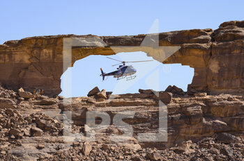2022-01-12 - Helicopter during the Stage 10 of the Dakar Rally 2022 between Wadi Ad Dawasir and Bisha, on January 12th 2022 in Bisha, Saudi Arabia - STAGE 10 OF THE DAKAR RALLY 2022 BETWEEN WADI AD DAWASIR AND BISHA - RALLY - MOTORS