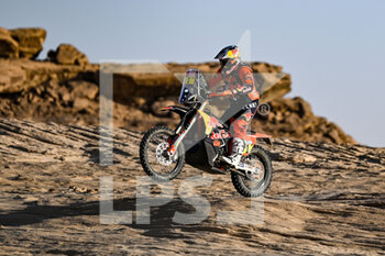 2022-01-12 - 01 Benavides Kevin (arg), Red Bull KTM Factory Racing, KTM 450 Rally Factory Replica, Moto, W2RC, action during the Stage 10 of the Dakar Rally 2022 between Wadi Ad Dawasir and Bisha, on January 12th 2022 in Bisha, Saudi Arabia - STAGE 10 OF THE DAKAR RALLY 2022 BETWEEN WADI AD DAWASIR AND BISHA - RALLY - MOTORS