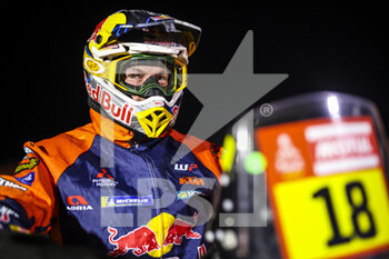2022-01-13 - Price Toby (aus), Red Bull KTM Factory Racing, KTM 450 Rally Factory Replica, Moto, W2RC, portrait during the Stage 11 of the Dakar Rally 2022 around Bisha, on January 13th 2022 in Bisha, Saudi Arabia - STAGE 11 OF THE DAKAR RALLY 2022 AROUND BISHA - RALLY - MOTORS