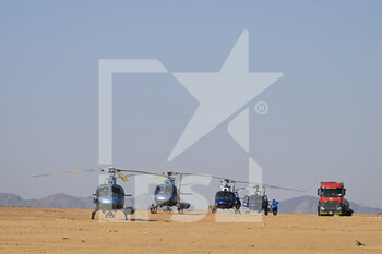 2022-01-13 - Helicopter during the Stage 11 of the Dakar Rally 2022 around Bisha, on January 13th 2022 in Bisha, Saudi Arabia - STAGE 11 OF THE DAKAR RALLY 2022 AROUND BISHA - RALLY - MOTORS