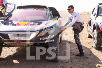 2022-01-13 - Despres Cyril (fra), PH Sport, Abu Dhabi Racing, Peugeot 3008 DKR, Auto FIA T1/T2, portrait during the Stage 11 of the Dakar Rally 2022 around Bisha, on January 13th 2022 in Bisha, Saudi Arabia - STAGE 11 OF THE DAKAR RALLY 2022 AROUND BISHA - RALLY - MOTORS