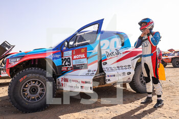 2022-01-13 - Chabot Ronan (fra), Overdrive Toyota, Toyota Hilux Overdrive, Auto FIA T1/T2, W2RC, portrait during the Stage 11 of the Dakar Rally 2022 around Bisha, on January 13th 2022 in Bisha, Saudi Arabia - STAGE 11 OF THE DAKAR RALLY 2022 AROUND BISHA - RALLY - MOTORS