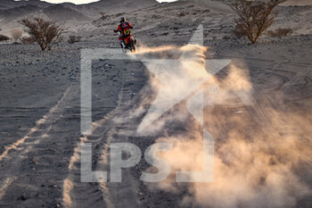 2022-01-13 - 18 Price Toby (aus), Red Bull KTM Factory Racing, KTM 450 Rally Factory Replica, Moto, W2RC, action during the Stage 11 of the Dakar Rally 2022 around Bisha, on January 13th 2022 in Bisha, Saudi Arabia - STAGE 11 OF THE DAKAR RALLY 2022 AROUND BISHA - RALLY - MOTORS