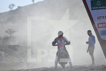 2022-01-13 - 72 Gendron Philippe (fra), Nomade Racing, KTM 450 Rally Replica, Moto, action during the Stage 11 of the Dakar Rally 2022 around Bisha, on January 13th 2022 in Bisha, Saudi Arabia - STAGE 11 OF THE DAKAR RALLY 2022 AROUND BISHA - RALLY - MOTORS