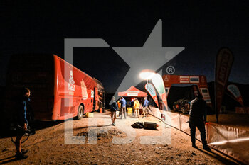2022-01-13 - Start night illustration during the Stage 11 of the Dakar Rally 2022 around Bisha, on January 13th 2022 in Bisha, Saudi Arabia - STAGE 11 OF THE DAKAR RALLY 2022 AROUND BISHA - RALLY - MOTORS