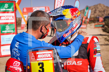 2022-01-14 - Le Moenner Yann (fra), CEO of ASO, with Benavides Kevin (arg), Red Bull KTM Factory Racing, KTM 450 Rally Factory Replica, Moto, W2RC, portrait during the Stage 12 of the Dakar Rally 2022 between Bisha and Jeddah, on January 14th 2022 in Jeddah, Saudi Arabia - STAGE 12 OF THE DAKAR RALLY 2022 BETWEEN BISHA AND JEDDAH - RALLY - MOTORS