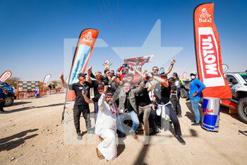 2022-01-14 - 201 Al-Attiyah Nasser (qat), Baumel Batthieu (fra), Toyota Gazoo Racing, Toyota GR DKR Hilux T1+, Auto FIA T1/T2, W2RC, portrait celebrating victory during the Stage 12 of the Dakar Rally 2022 between Bisha and Jeddah, on January 14th 2022 in Jeddah, Saudi Arabia - STAGE 12 OF THE DAKAR RALLY 2022 BETWEEN BISHA AND JEDDAH - RALLY - MOTORS