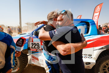 2022-01-14 - Pillot Gilles (fra), Overdrive Toyota, Toyota Hilux Overdrive, Auto FIA T1/T2, W2RC, portrait during the Stage 12 of the Dakar Rally 2022 between Bisha and Jeddah, on January 14th 2022 in Jeddah, Saudi Arabia - STAGE 12 OF THE DAKAR RALLY 2022 BETWEEN BISHA AND JEDDAH - RALLY - MOTORS