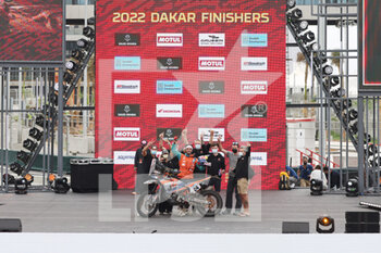 2022-01-14 - 24 Chapelière Camille (fra), Team Baines Rally, KTM 450 Rally Replica, Moto, W2RC, action during the Podium Finish of the Dakar Rally 2022, on January 14th 2022 in Jeddah, Saudi Arabia - PODIUM FINISH - STAGE 12 OF THE DAKAR RALLY 2022 BETWEEN BISHA AND JEDDAH - RALLY - MOTORS
