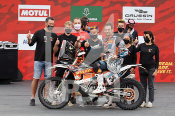 2022-01-14 - 34 Doveze Mathieu (fra), Nomade Racing, KTM 450 Rally Factory Replica, Moto, W2RC, action during the Podium Finish of the Dakar Rally 2022, on January 14th 2022 in Jeddah, Saudi Arabia - PODIUM FINISH - STAGE 12 OF THE DAKAR RALLY 2022 BETWEEN BISHA AND JEDDAH - RALLY - MOTORS