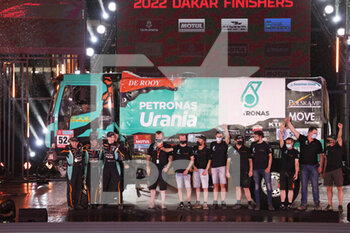 2022-01-14 - 524 Van Den Brink Mitchel (nld), Mouw Rijk (nld), Donkelaar Bert (nld), Petronas Team de Rooy Iveco, Iveco Powestar, T5 FIA Camion, action during the Podium Finish of the Dakar Rally 2022, on January 14th 2022 in Jeddah, Saudi Arabia - PODIUM FINISH - STAGE 12 OF THE DAKAR RALLY 2022 BETWEEN BISHA AND JEDDAH - RALLY - MOTORS