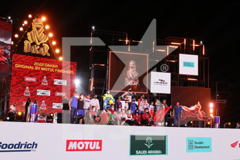 2022-01-14 - Original By Motul Finishers during the Podium Finish of the Dakar Rally 2022, on January 14th 2022 in Jeddah, Saudi Arabia - PODIUM FINISH - STAGE 12 OF THE DAKAR RALLY 2022 BETWEEN BISHA AND JEDDAH - RALLY - MOTORS