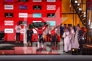 2022-01-14 - 205 Al Rajhi Yazeed (sau), Orr Michael (gbr), Overdrive Toyota, Toyota Hilux Overdrive, Auto FIA T1/T2, W2RC, portrait, podium during the Podium Finish of the Dakar Rally 2022, on January 14th 2022 in Jeddah, Saudi Arabia - PODIUM FINISH - STAGE 12 OF THE DAKAR RALLY 2022 BETWEEN BISHA AND JEDDAH - RALLY - MOTORS